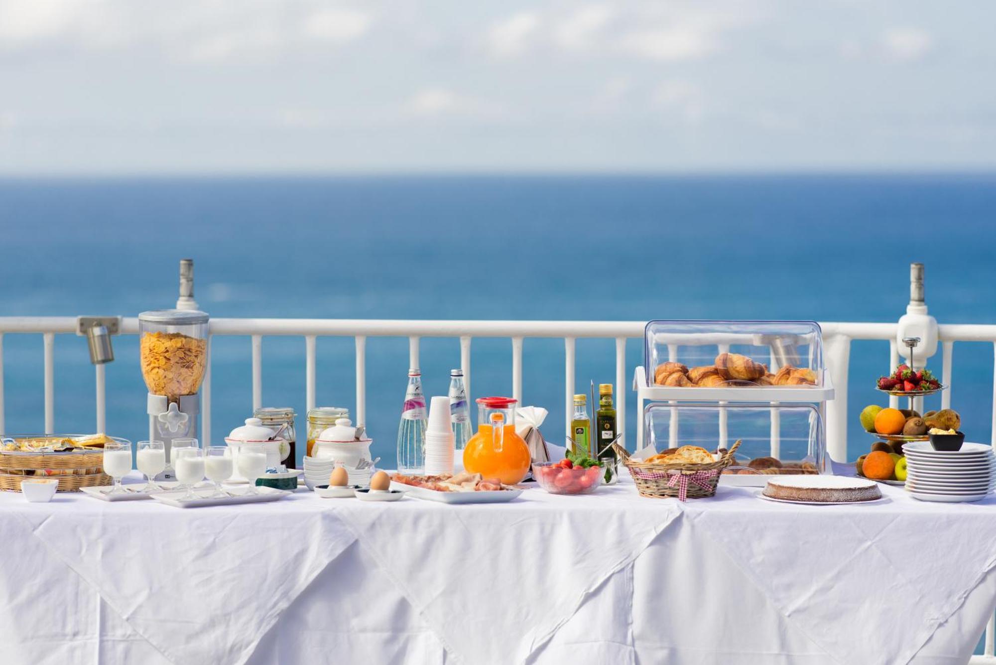 Hotel Villa Sirena Sant'Angelo  Buitenkant foto