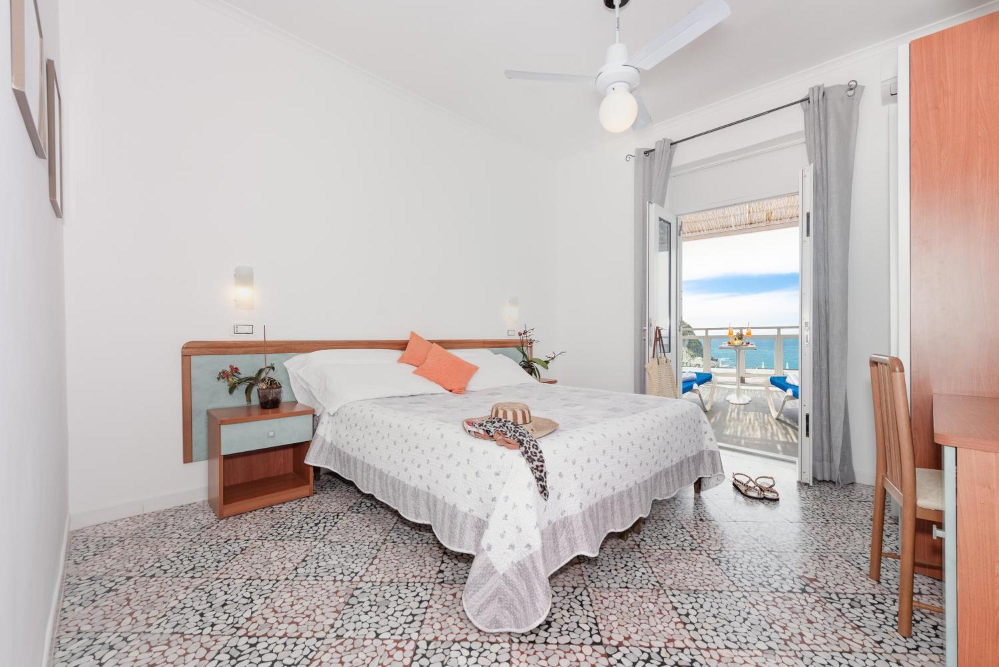 Hotel Villa Sirena Sant'Angelo  Buitenkant foto