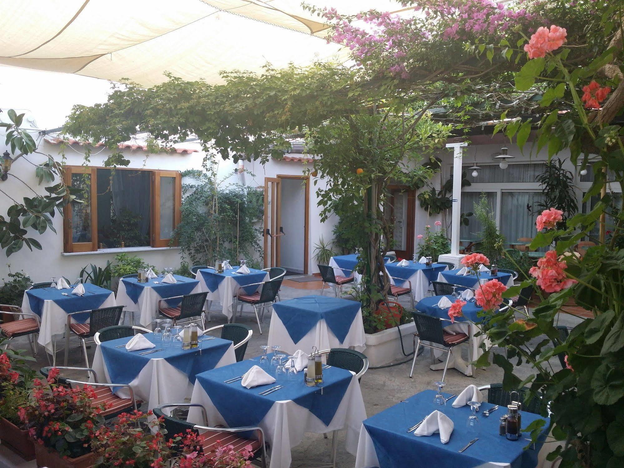 Hotel Villa Sirena Sant'Angelo  Buitenkant foto